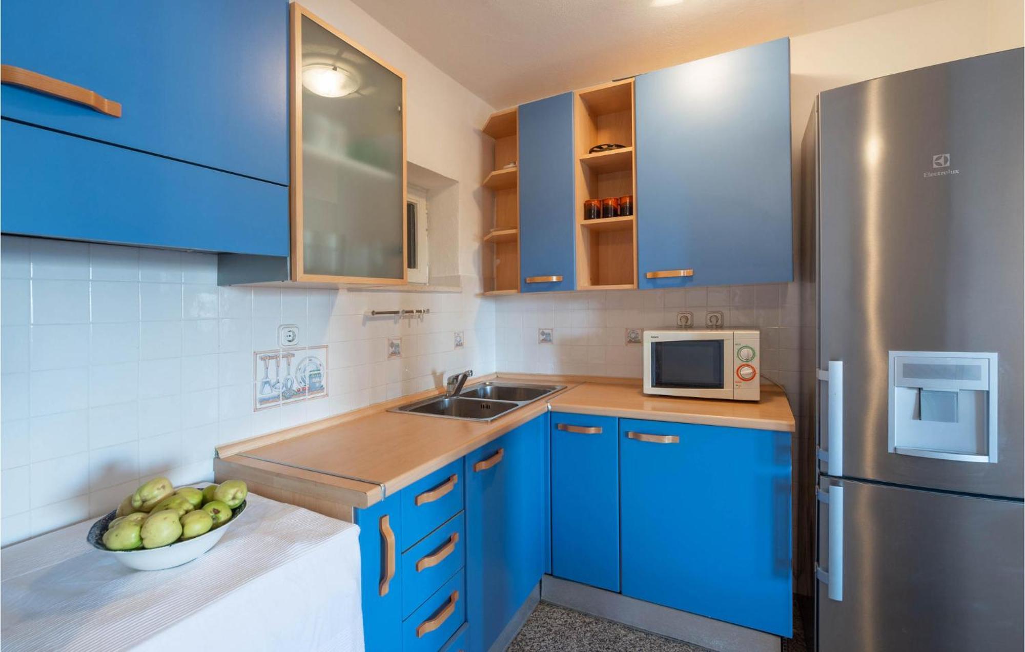 Cozy Home In Postira With Kitchen Exterior photo