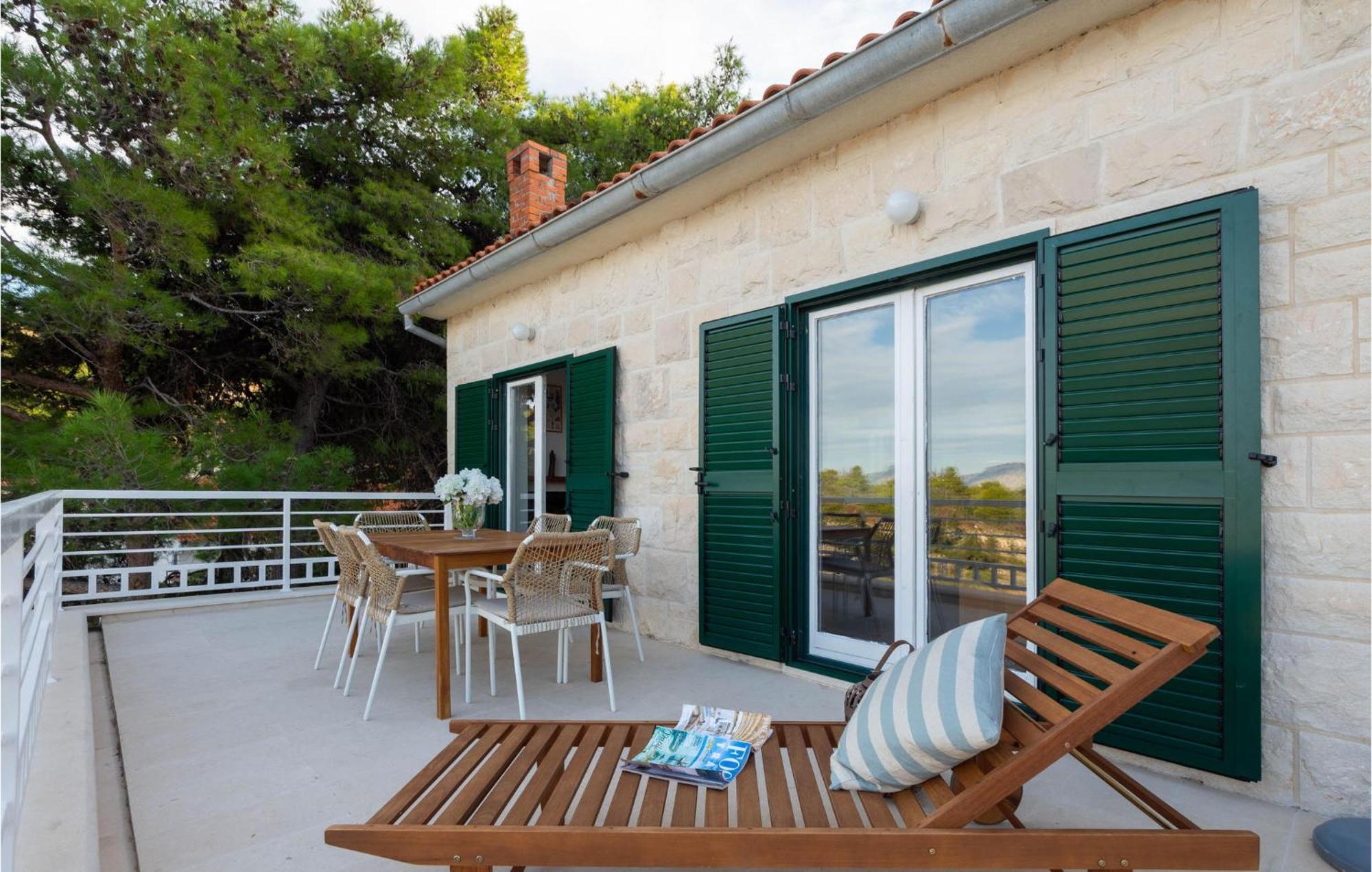 Cozy Home In Postira With Kitchen Exterior photo