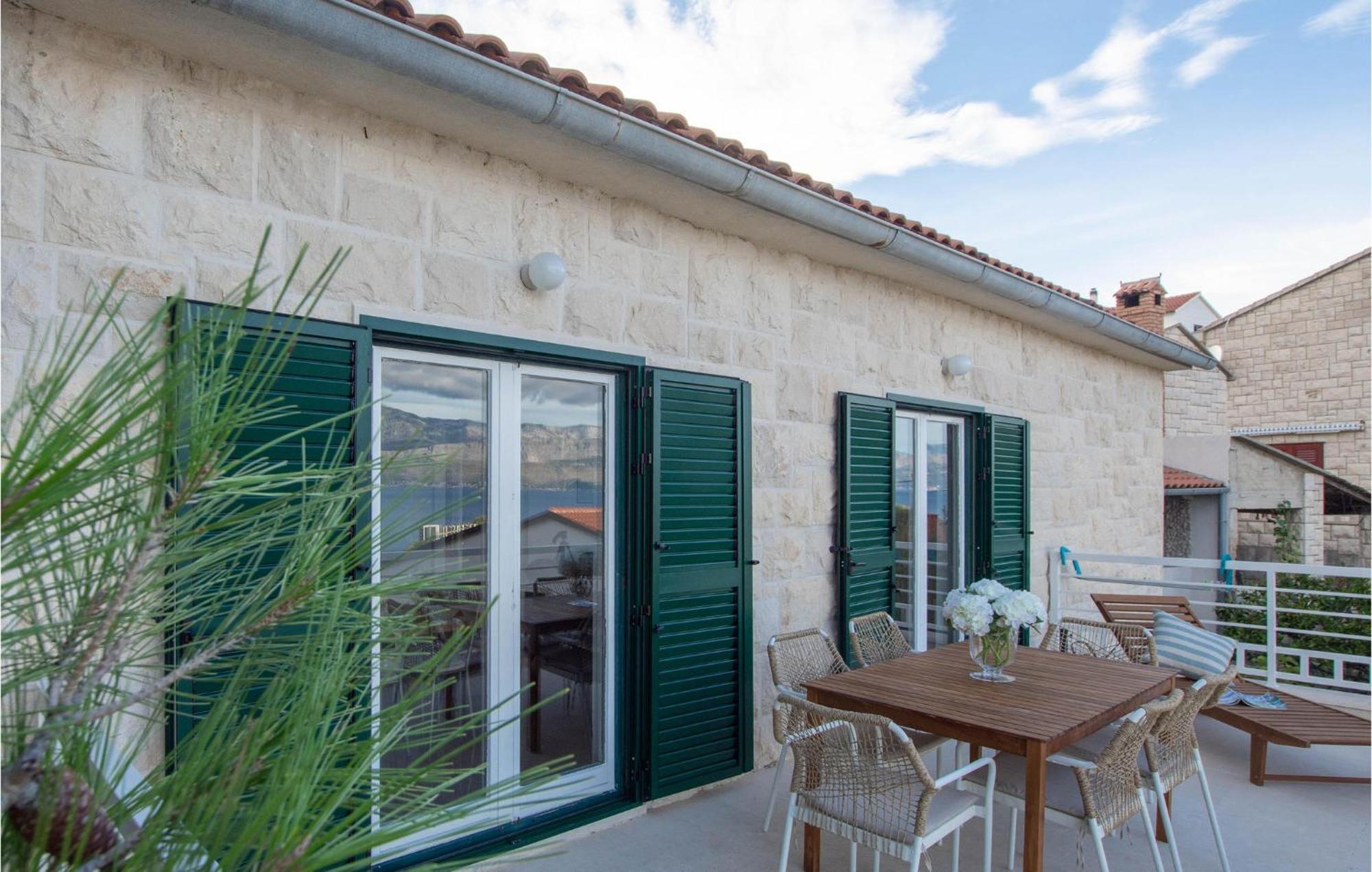 Cozy Home In Postira With Kitchen Exterior photo